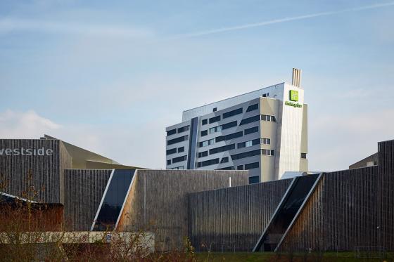 Übernachtung im Westside  - inkl. Bernaqua und Kino Eintritt, Frühstück und Dinner für 2 1 