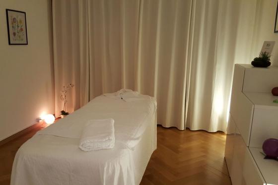 Massage aux pierres chaudes - pour 1 personne, 75 minutes 1  Massage aux pierres chaudes - pour 1 personne, 75 minutes 1