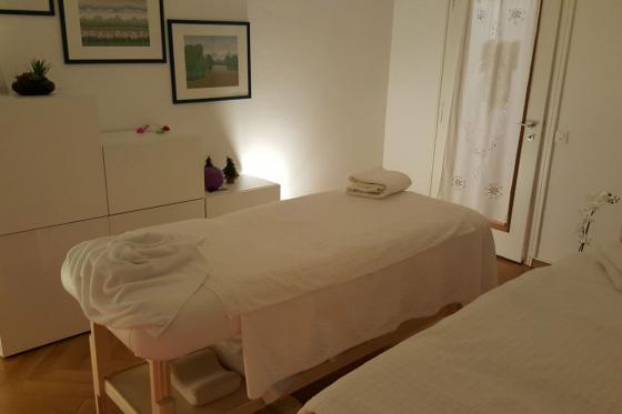 Massage aux pierres chaudes - pour 1 personne, 75 minutes 2  Massage aux pierres chaudes - pour 1 personne, 75 minutes 2