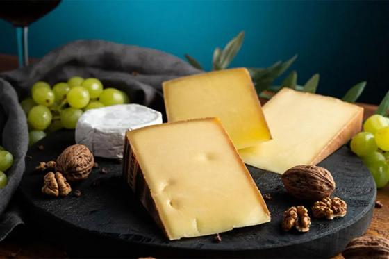 Käse Geschenkkorb - inkl. Käse-Abo-Gutschein & Zubehör 3 