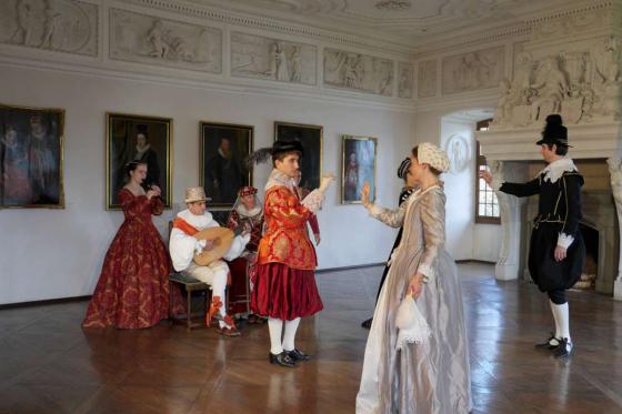 Schloss Spiez Erlebnistag - Schifffahrt 2. Klasse, Apero und Museumseintritt | 2 Personen 8  Schloss Spiez Erlebnistag - Schifffahrt 2. Klasse, Apero und Museumseintritt | 2 Personen 8