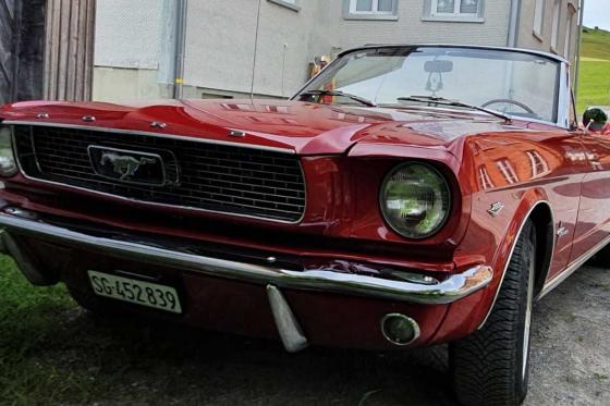 Ford Mustang Convertible mieten - inkl. Chauffeur  