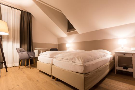 Romantische Auszeit in Thun - inkl. Übernachtung, romantische Zimmerdeko und Panoramakarte 1 