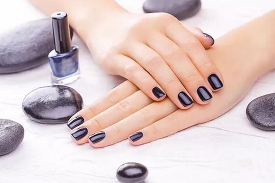 Shellac Maniküre - natürlich schöne Nägel für 2-4 Wochen  