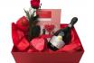 Love Box Deluxe - Avec bon cadeau romantique, vin mousseux, véritable rose et boîte de chocolats Lindor en forme de cœur 