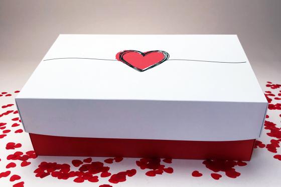 Love Box Deluxe - Avec bon cadeau romantique, vin mousseux, véritable rose et boîte de chocolats Lindor en forme de cœur 3 
