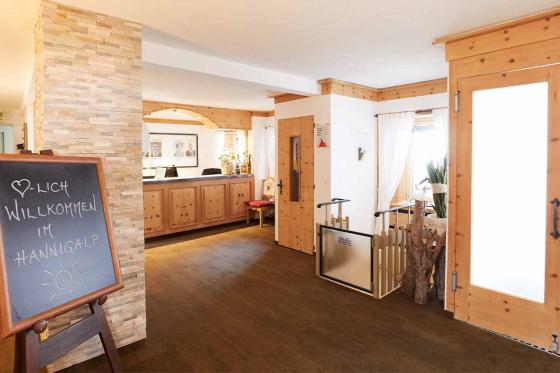 Escapade bien-être en Valais - 1 nuit avec spa privé et repas aux chandelles à 3 plats pour 2 pers. 10 