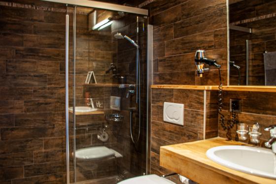 Escapade romantique - 1 nuit en chambre Montagne, petit déjeuner et MultiPass | 2 pers. 1 