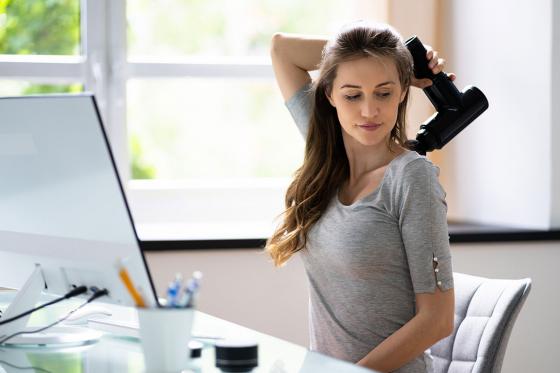 Pistolet de massage musculaire  - avec 6 pièces jointes 6 