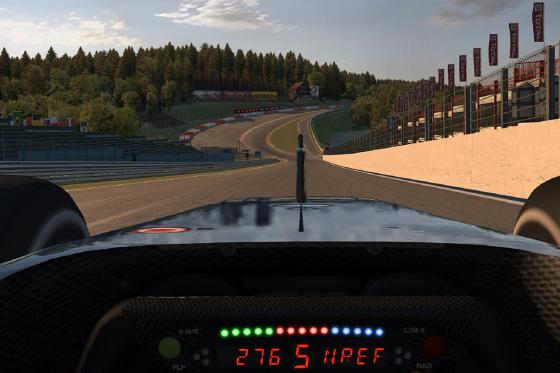 Formel 1 Race Simulator - für 1 Person & 2 Begleitpersonen in Zürich  