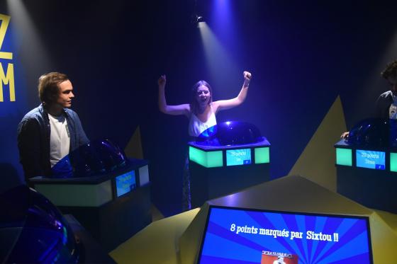 Quiz Room - Défiez vos amis dans un décor de plateau télé | 4 personnes 9 