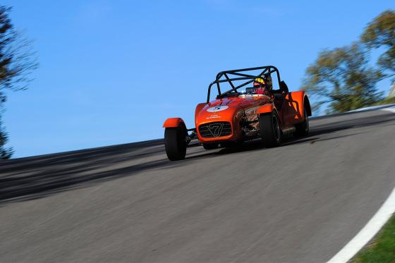 Stage de pilotage Caterham Lotus 7  - 24 tours (1/2 journée), pour 1 personne 1 