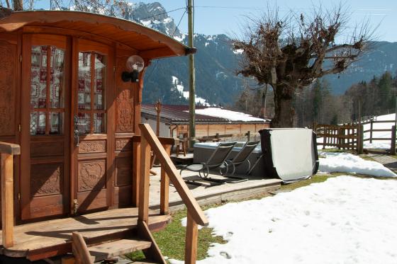 Séjour dans une roulotte - 1 nuit, avec petit déjeuner, Spa et menu fondue 4  Séjour dans une roulotte - 1 nuit, avec petit déjeuner, Spa et menu fondue 4