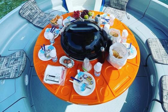 Brunch sur un donut flottant - pendant 4 heures, jusqu'à 10 personnes 1 