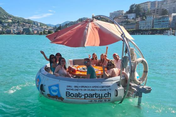 Brunch sur un donut flottant - pendant 4 heures, jusqu'à 10 personnes 2 