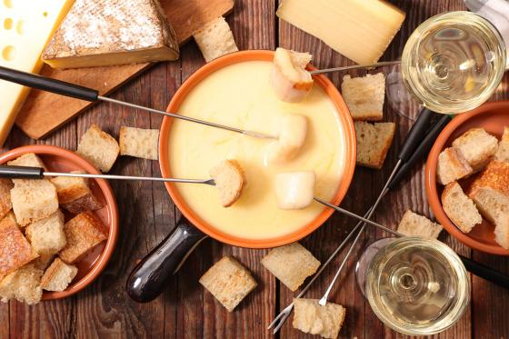 Menu fondue dans un igloo - aux Arcs avec charcuterie, fondue et dessert | 2 personnes 3 