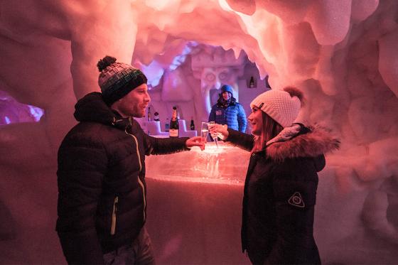 Apéritif dans un igloo - aux Arcs avec 2 verres au choix, charcuterie et fromage | 2 personnes   Apéritif dans un igloo - aux Arcs avec 2 verres au choix, charcuterie et fromage | 2 personnes