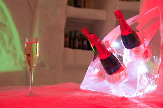 Apéritif dans un igloo - aux Arcs avec 2 verres au choix, charcuterie et fromage | 2 personnes 3  Apéritif dans un igloo - aux Arcs avec 2 verres au choix, charcuterie et fromage | 2 personnes 3