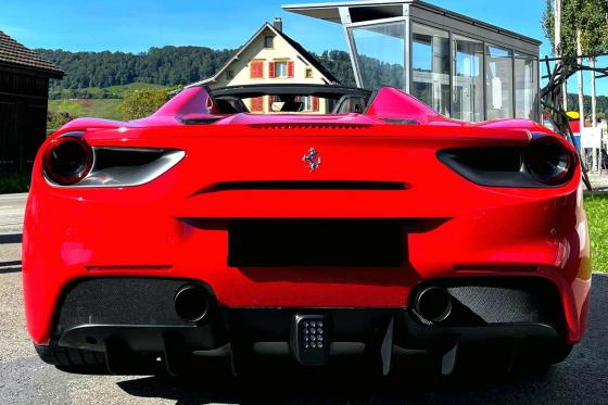 Ferrari 488 Spider - 3h mieten inkl. 100 Freikilometer 1 