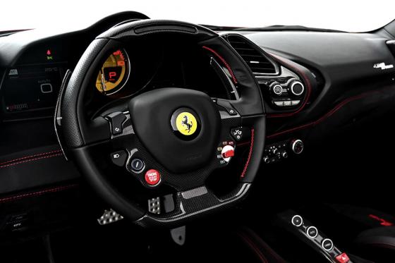 Ferrari 488 Spider - 3h mieten inkl. 100 Freikilometer 5 