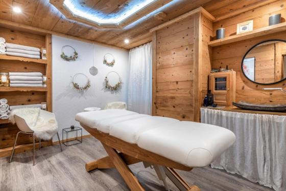 Séjour romantique à Leysin - 1 nuit avec petit déjeuner & accès au jacuzzi | le week-end 10  Séjour romantique à Leysin - 1 nuit avec petit déjeuner & accès au jacuzzi | le week-end 10