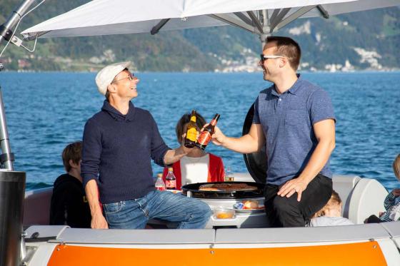 BBQ-Boot mieten - 1 Stunde auf dem Vierwaldstättersee für bis zu 10 Personen 2 