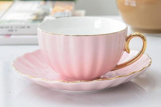 Tasse à thé rose - soucoupe incluse  