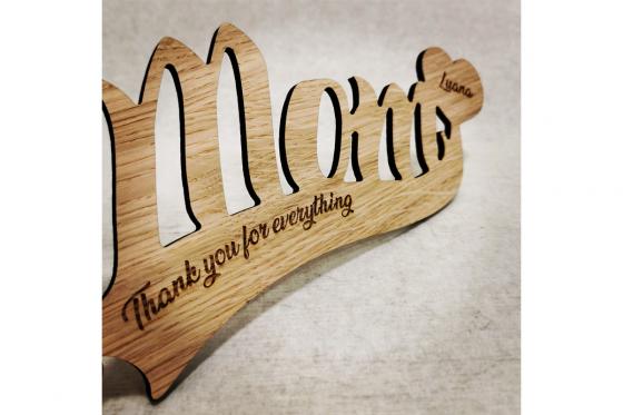 Schriftzug Mom - mit Gravur 1 