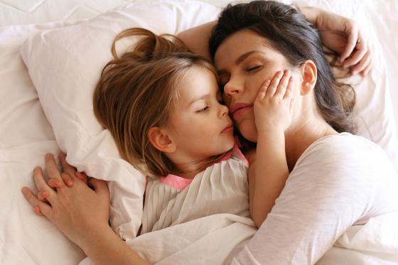 Grasse matinée - avec nounou et petit déjeuner, pour un parent seul  