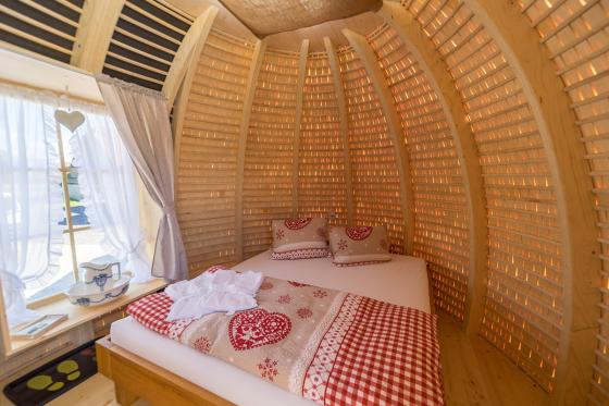 Nuit en cabane sur pilotis - avec repas du soir 4 services et petit déjeuner pour 2 personnes 1 