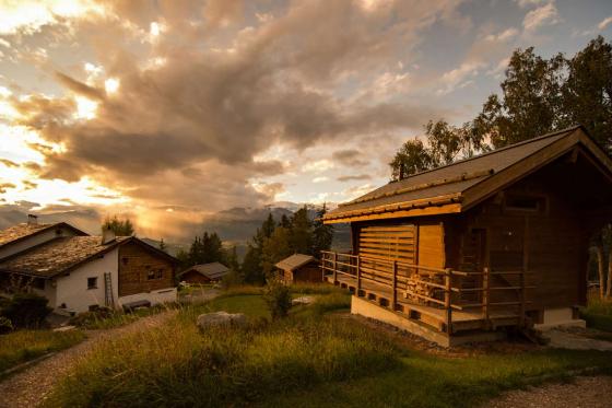 Séjour romantique dans un chalet - 1 nuit avec petit déjeuner & 1 heure de jacuzzi inclus 2  Séjour romantique dans un chalet - 1 nuit avec petit déjeuner & 1 heure de jacuzzi inclus 2