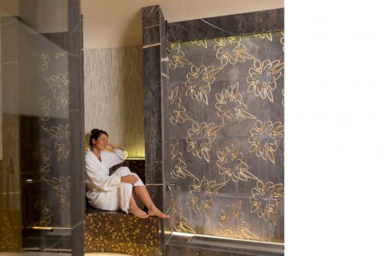 Escapade romantique - 2 nuits avec spa, petit déjeuner & 1 repas à 3 plats 4 