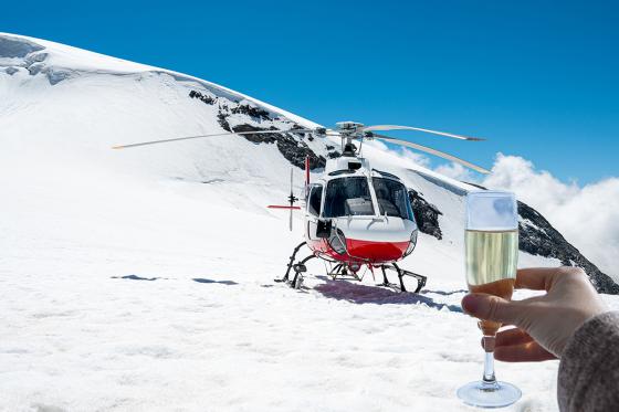 Flug & Aperitif auf dem Gletscher - ca. 30-minütiger Helikopterflug für 2 Personen  