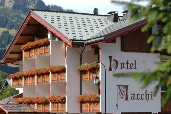 Séjour romantique à Châtel - 1 nuit avec petit déjeuner et menu à 3 plats pour 2 personnes  