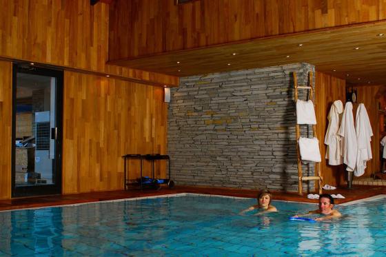 Séjour romantique à Châtel - 1 nuit avec petit déjeuner et menu à 3 plats pour 2 personnes 2 