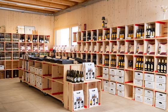Dégustation de vins pour 2 - Bon de CHF 50.-, balade libre & plateau Valaisan inclus 4  Dégustation de vins pour 2 - Bon de CHF 50.-, balade libre & plateau Valaisan inclus 4