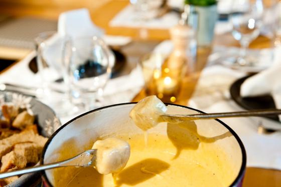 Day Spa Deluxe & Fondue in Gstaad - inkl. Fondue, Zugang zu den Pools und Wellnessbereich | 2 Personen 1 