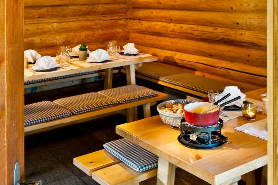 Day Spa Deluxe & Fondue in Gstaad - inkl. Fondue, Zugang zu den Pools und Wellnessbereich | 2 Personen 5 
