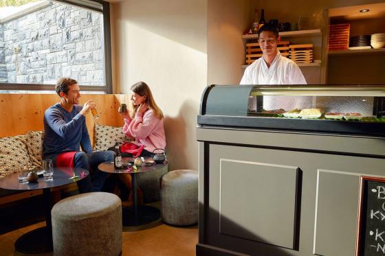 Day Spa Deluxe & Sushi in Gstaad - inkl. Sushi, Zugang zu den Pools und Wellnessbereich | 2 Personen 8 