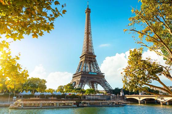 Romantischer Kurzurlaub in Paris - 1 Nacht mit Frühstück, Jacuzzi und Sprudel-Badewanne für 2  