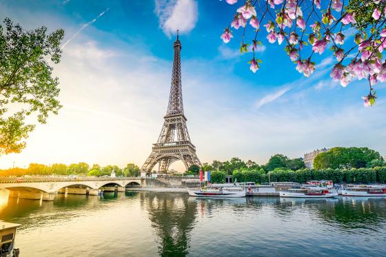 Romantischer Kurzurlaub in Paris - 1 Nacht mit Frühstück, Jacuzzi und Sprudel-Badewanne für 2 12 