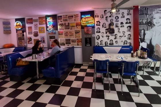 Repas américain à Nyon - Burger, frites, milkshake et boissons pour 2 personnes 7  Repas américain à Nyon - Burger, frites, milkshake et boissons pour 2 personnes 7