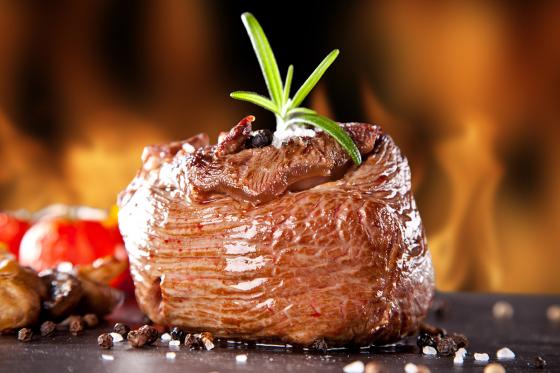 Duo de viandes sur ardoise - Bouteille de vin, Prosecco et desserts au choix pour 2 personnes   Duo de viandes sur ardoise - Bouteille de vin, Prosecco et desserts au choix pour 2 personnes