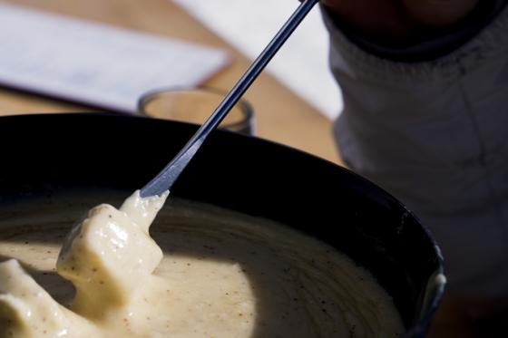 Fondue & Schneeschuhlaufen - in Davos oder Gstaad 2 