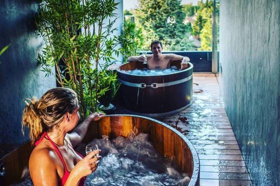 Nuitée romantique face au Léman - Massage en duo et petit déjeuner inclus pour 2 personnes 2 