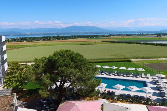 Nuitée romantique face au Léman - Massage en duo et petit déjeuner inclus pour 2 personnes 4 