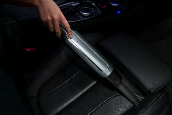 Auto Staubsauger - mit Aufsätzen  