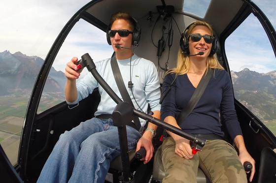 Aux commandes d'un hélicoptère  - 20min de pilotage depuis Bex + 15min de briefing  