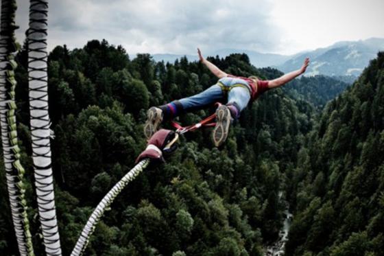 Bungee Jumping - Bungee Sprung in Vorarlberg, Österreich  