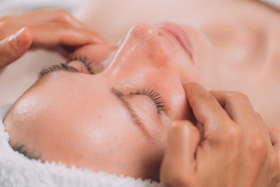Ganzkörpermassage mit Peeling - für 1 Person  